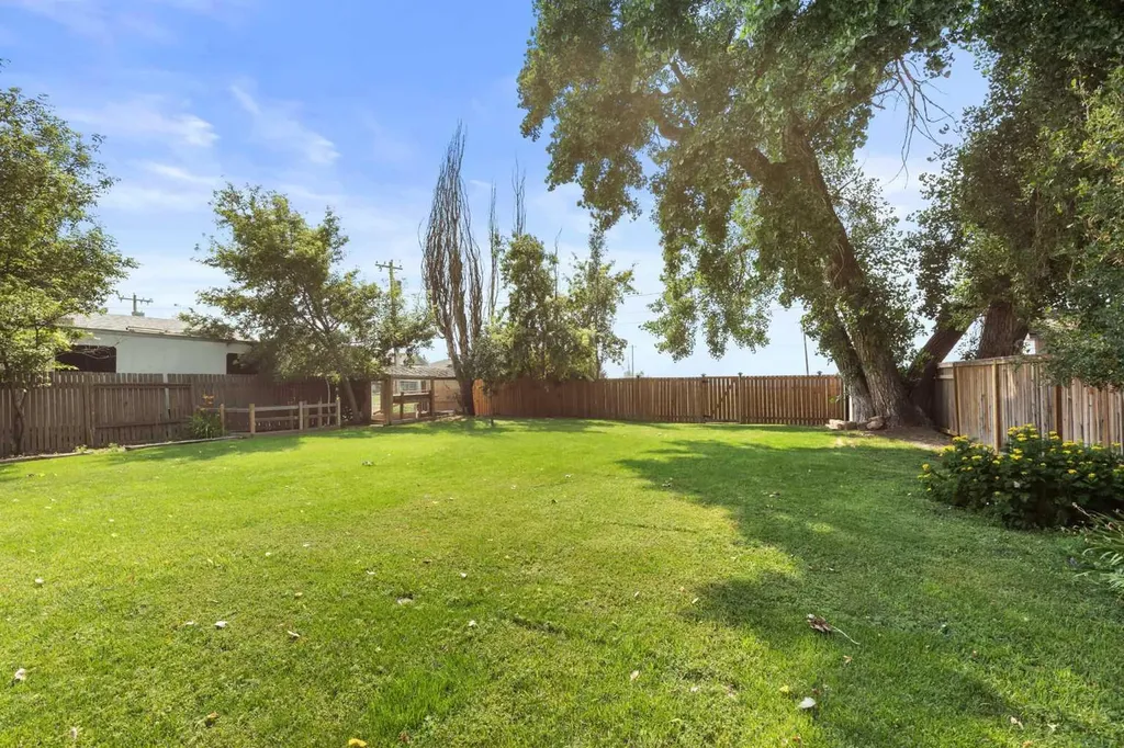 914 3 Street SW Redcliff AB T0J 2P0