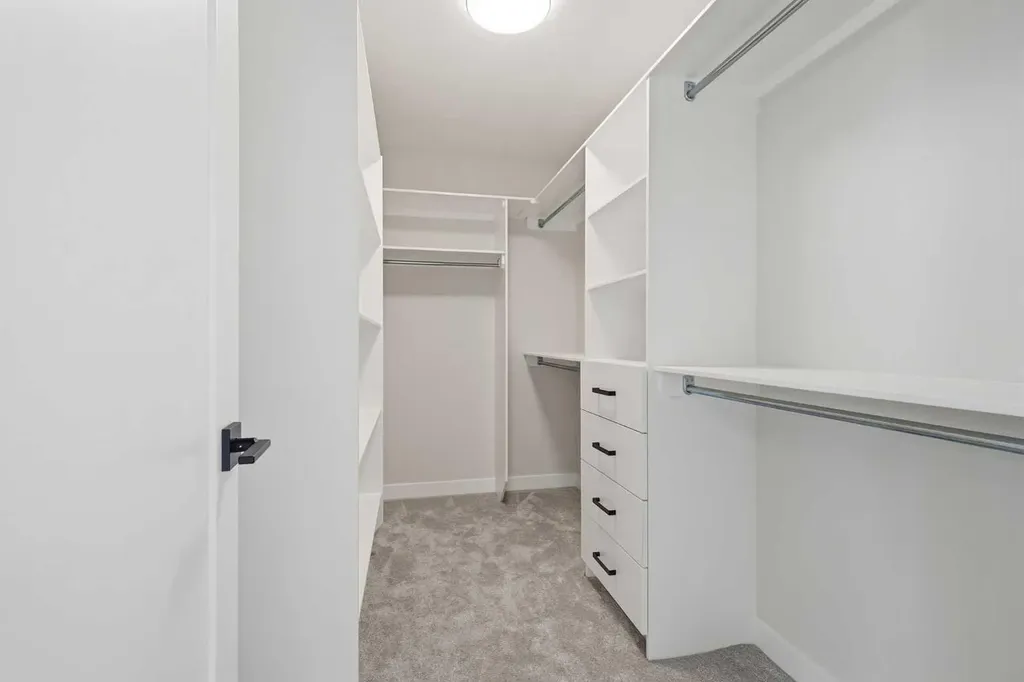 467 Kinniburgh Loop Chestermere AB T1X 3C2