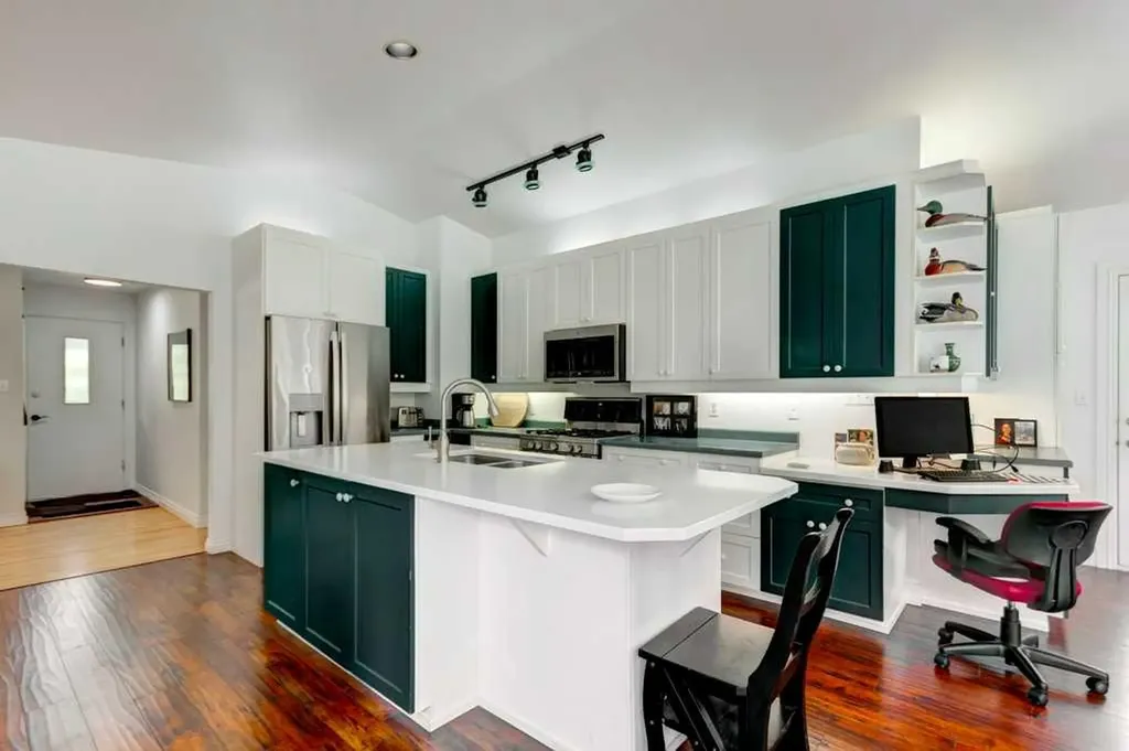 114 Park Avenue Banff AB T1L 1E2