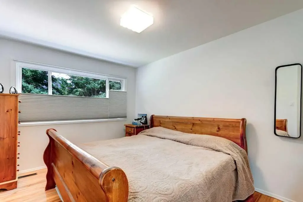 114 Park Avenue Banff AB T1L 1E2