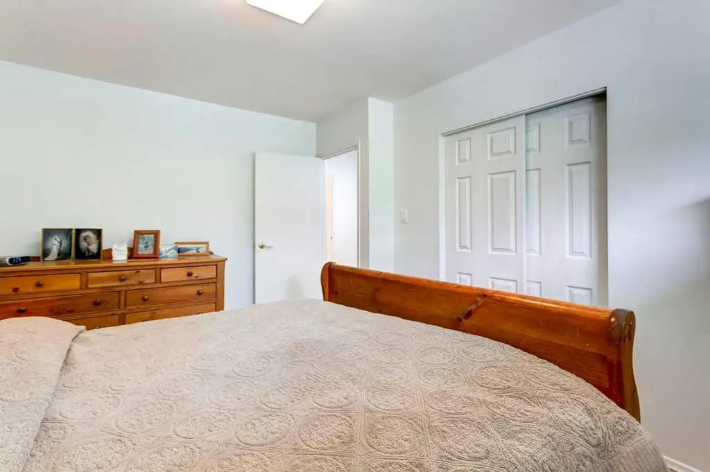 114 Park Avenue Banff AB T1L 1E2