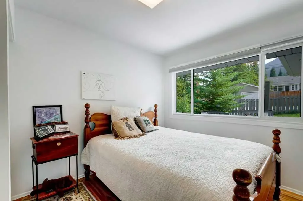 114 Park Avenue Banff AB T1L 1E2