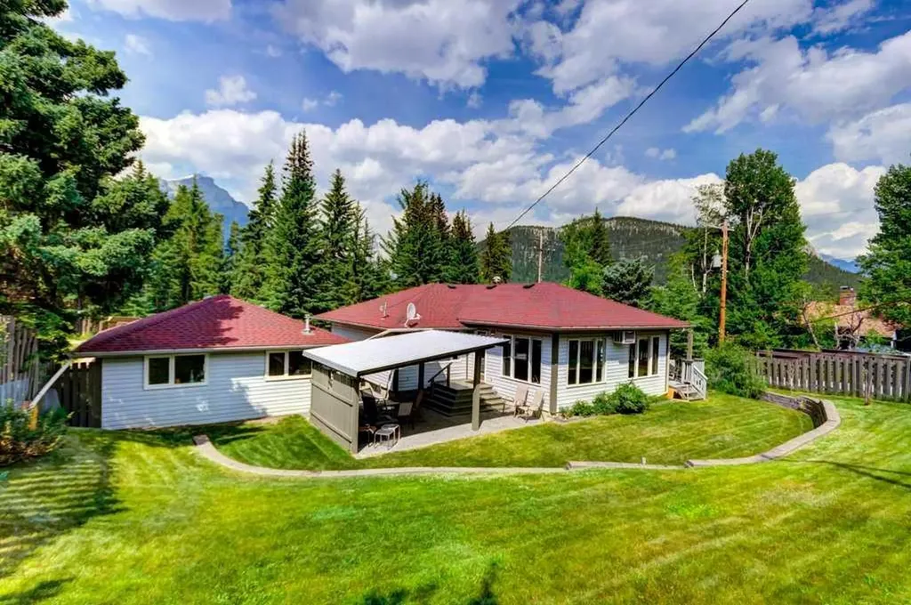 114 Park Avenue Banff AB T1L 1E2