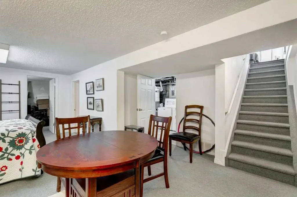 114 Park Avenue Banff AB T1L 1E2