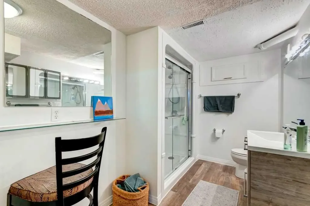 114 Park Avenue Banff AB T1L 1E2