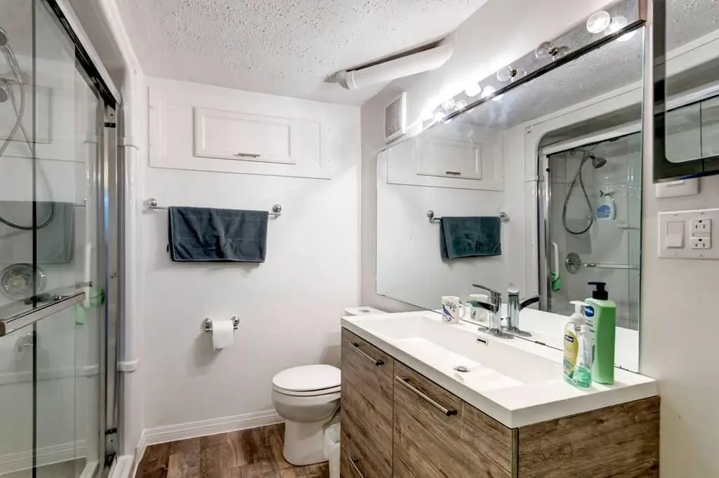 114 Park Avenue Banff AB T1L 1E2