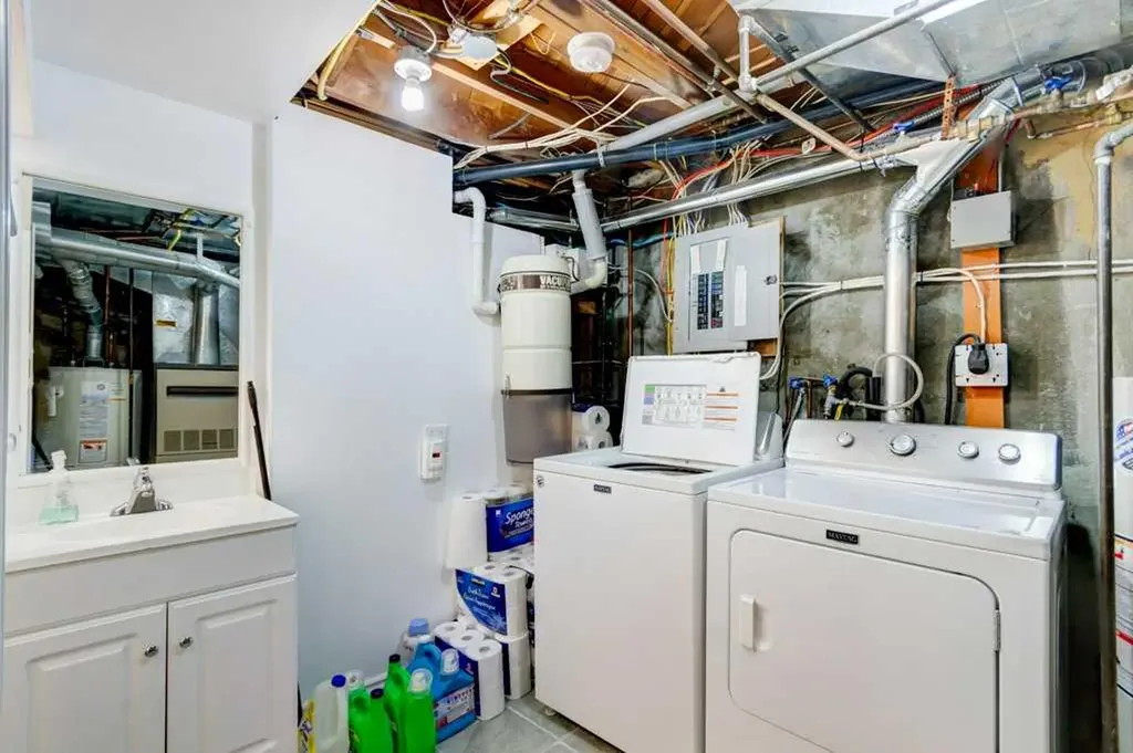 114 Park Avenue Banff AB T1L 1E2