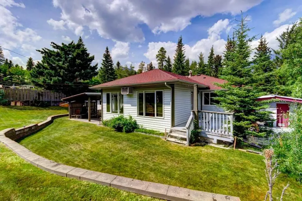 114 Park Avenue Banff AB T1L 1E2