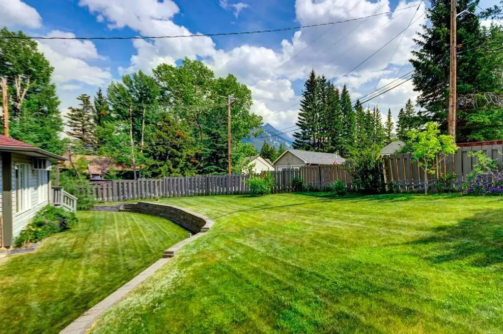 114 Park Avenue Banff AB T1L 1E2