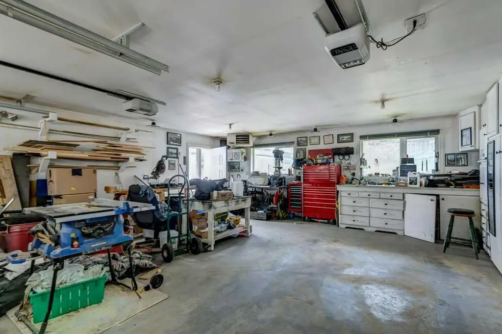 114 Park Avenue Banff AB T1L 1E2