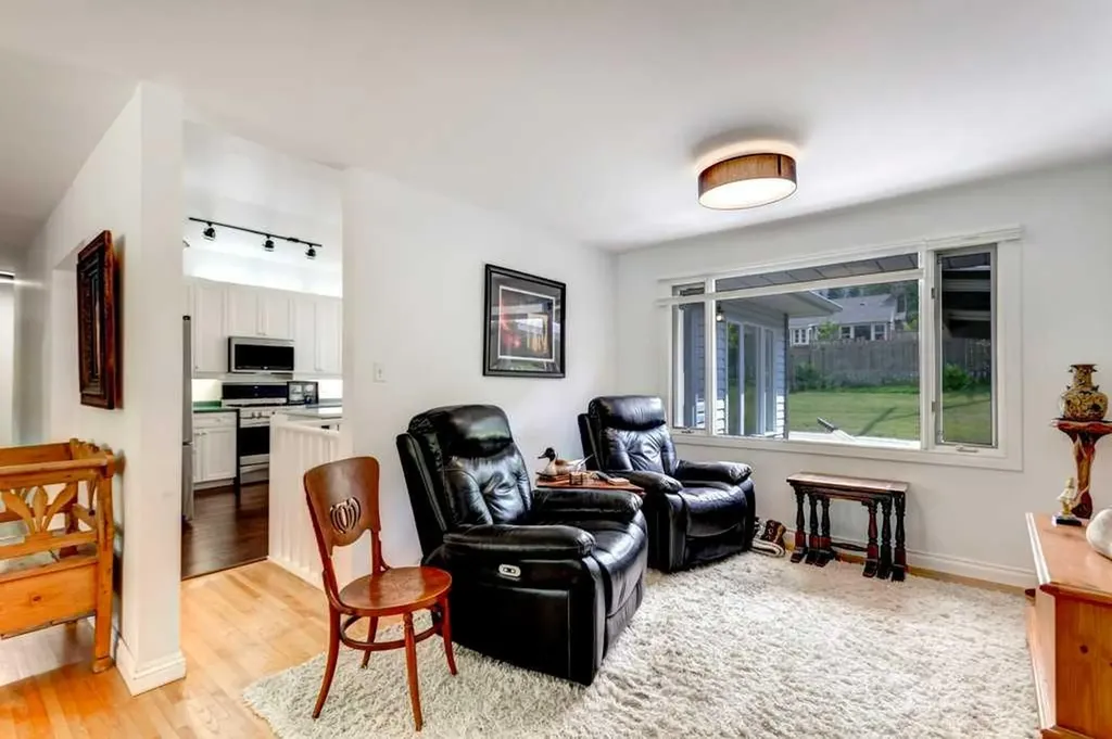 114 Park Avenue Banff AB T1L 1E2