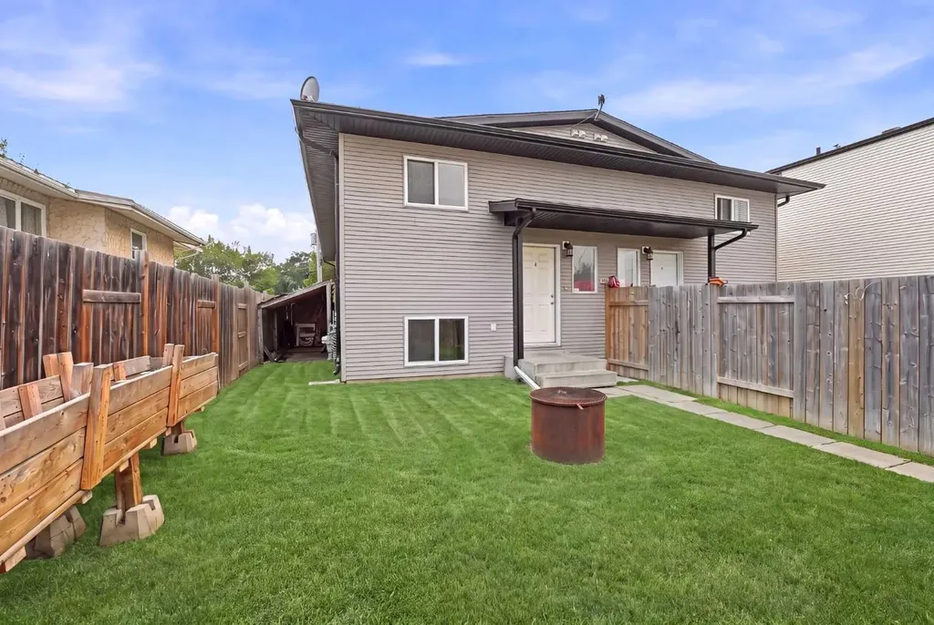 1205 Fleming Avenue Penhold AB T0M 1R0