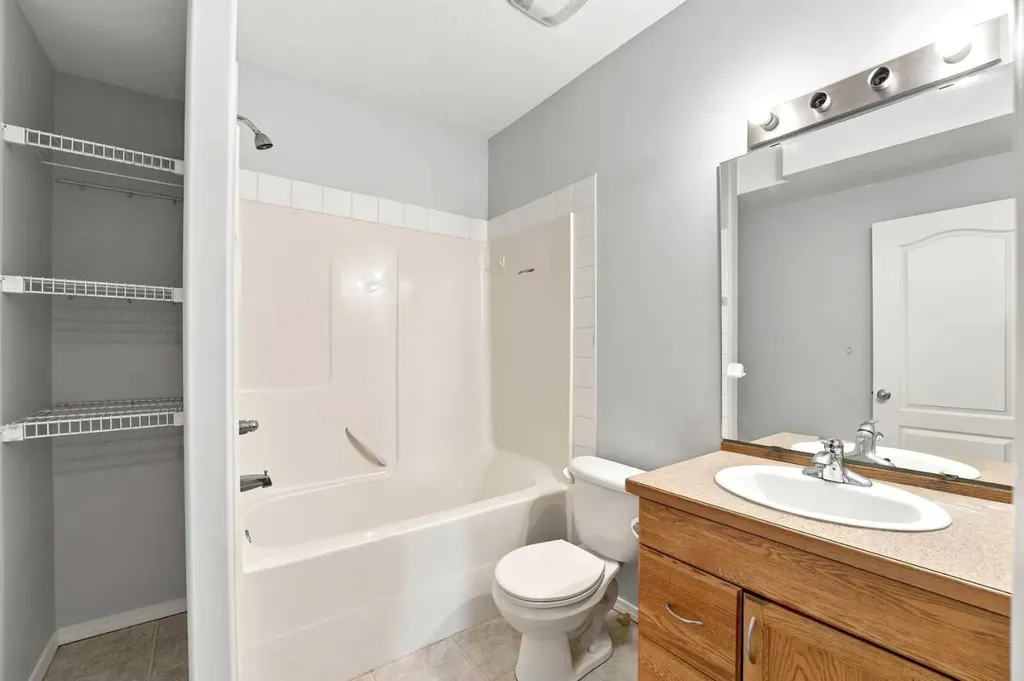 1205 Fleming Avenue Penhold AB T0M 1R0