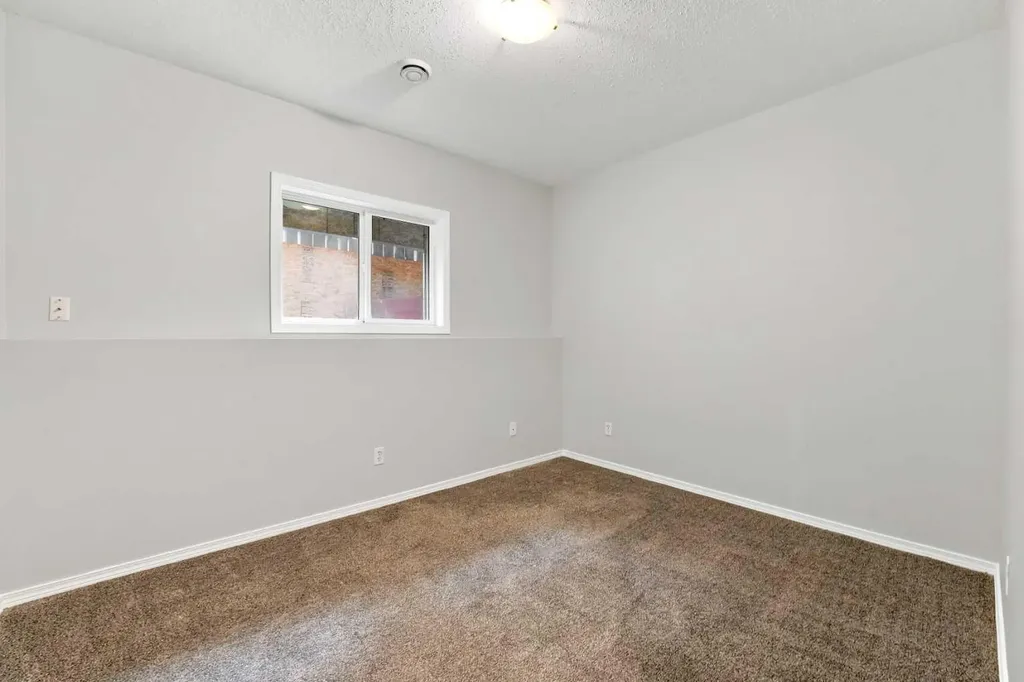 1205 Fleming Avenue Penhold AB T0M 1R0