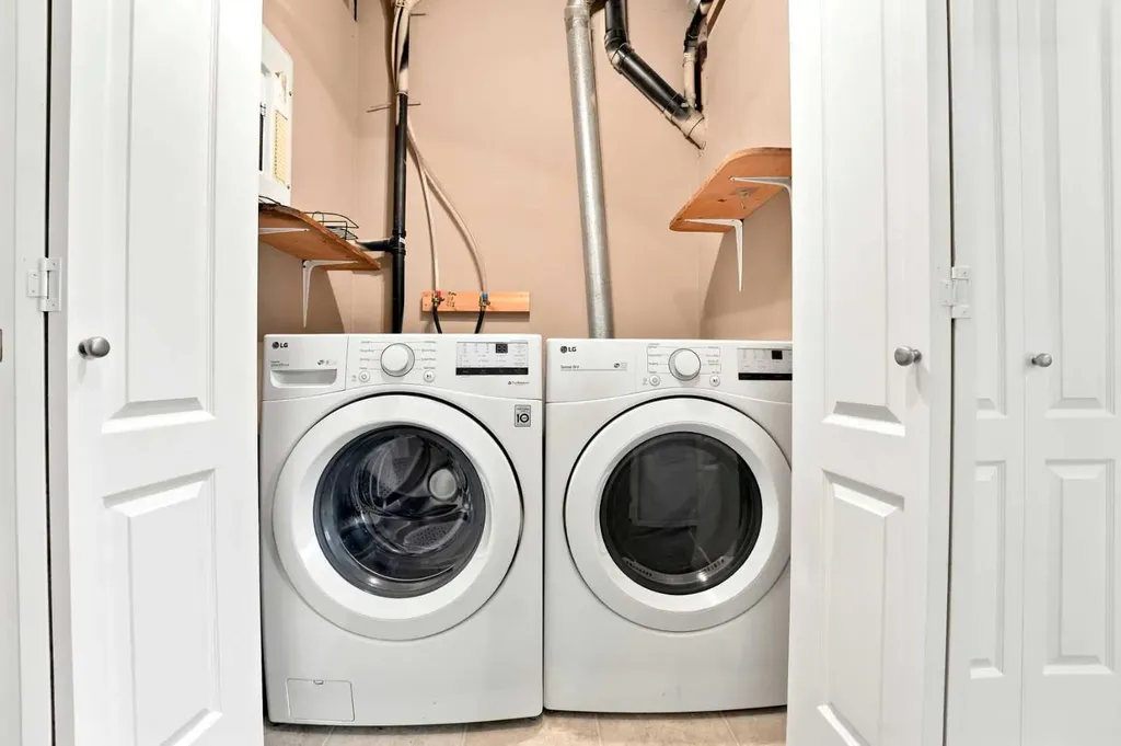 1205 Fleming Avenue Penhold AB T0M 1R0