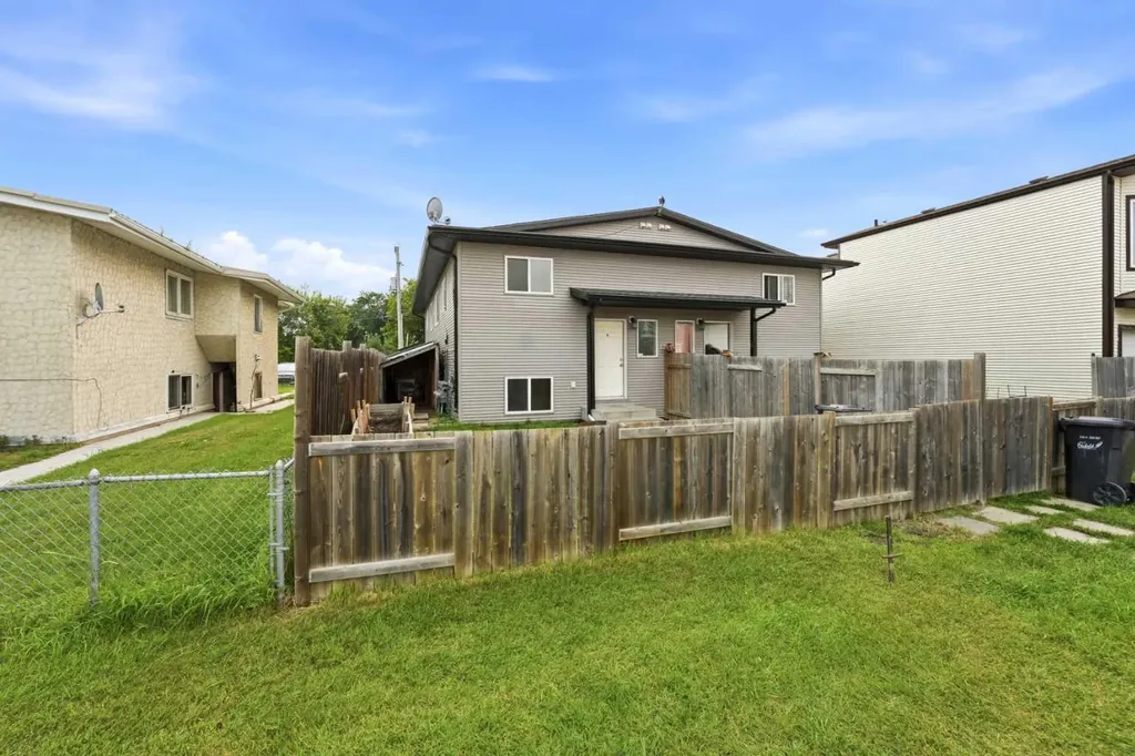 1205 Fleming Avenue Penhold AB T0M 1R0