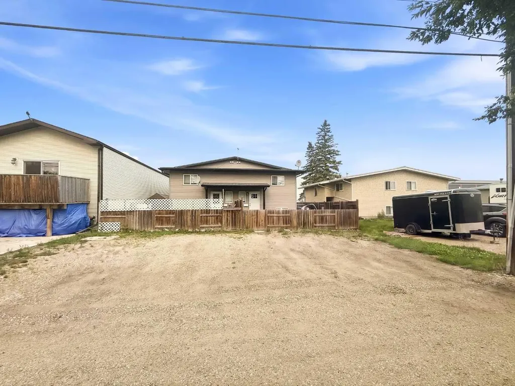 1205 Fleming Avenue Penhold AB T0M 1R0