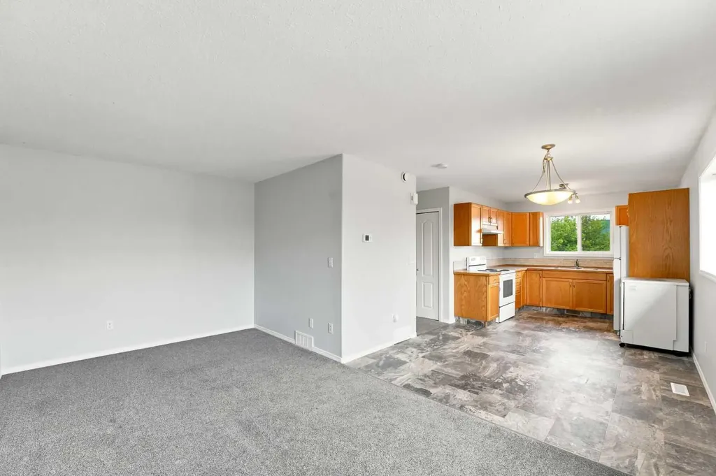 1205 Fleming Avenue Penhold AB T0M 1R0
