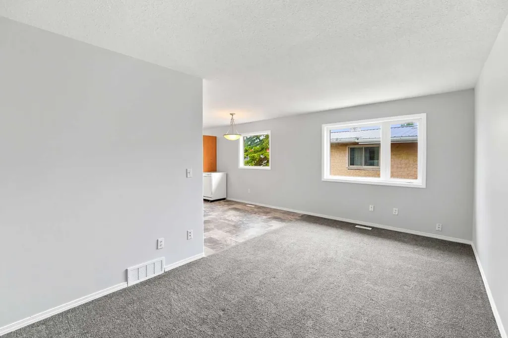 1205 Fleming Avenue Penhold AB T0M 1R0