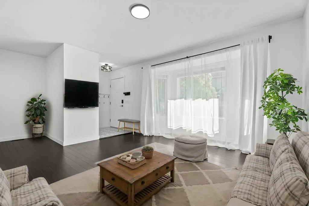 950 Arbour Lake Road NW Calgary AB T3J 5B3