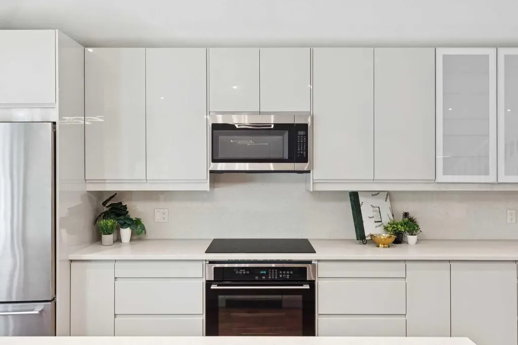 58 Candle Terrace SW Calgary AB T2W 6G7
