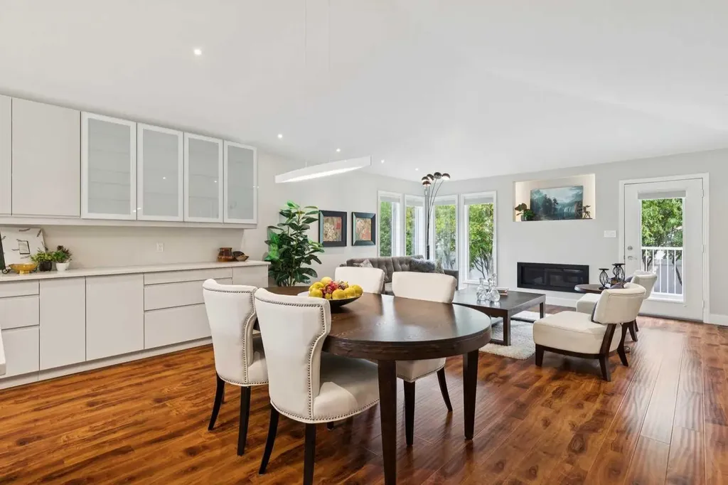 58 Candle Terrace SW Calgary AB T2W 6G7