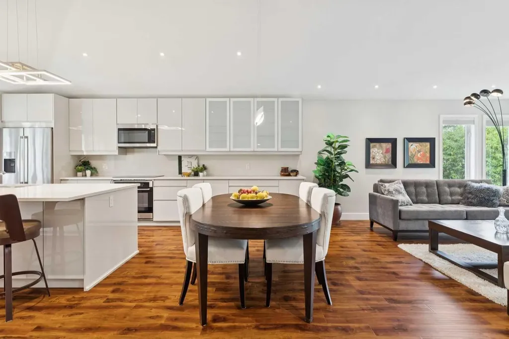 58 Candle Terrace SW Calgary AB T2W 6G7