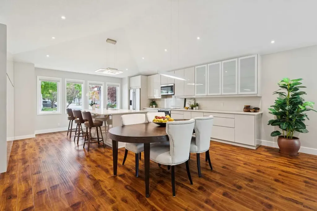 58 Candle Terrace SW Calgary AB T2W 6G7