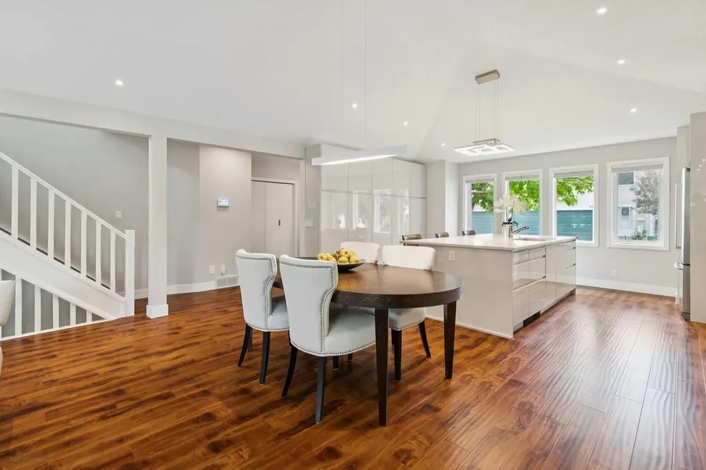 58 Candle Terrace SW Calgary AB T2W 6G7