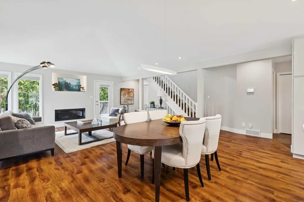 58 Candle Terrace SW Calgary AB T2W 6G7