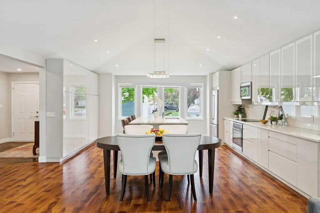 58 Candle Terrace SW Calgary AB T2W 6G7
