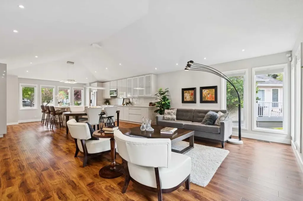 58 Candle Terrace SW Calgary AB T2W 6G7