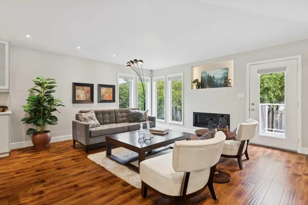 58 Candle Terrace SW Calgary AB T2W 6G7