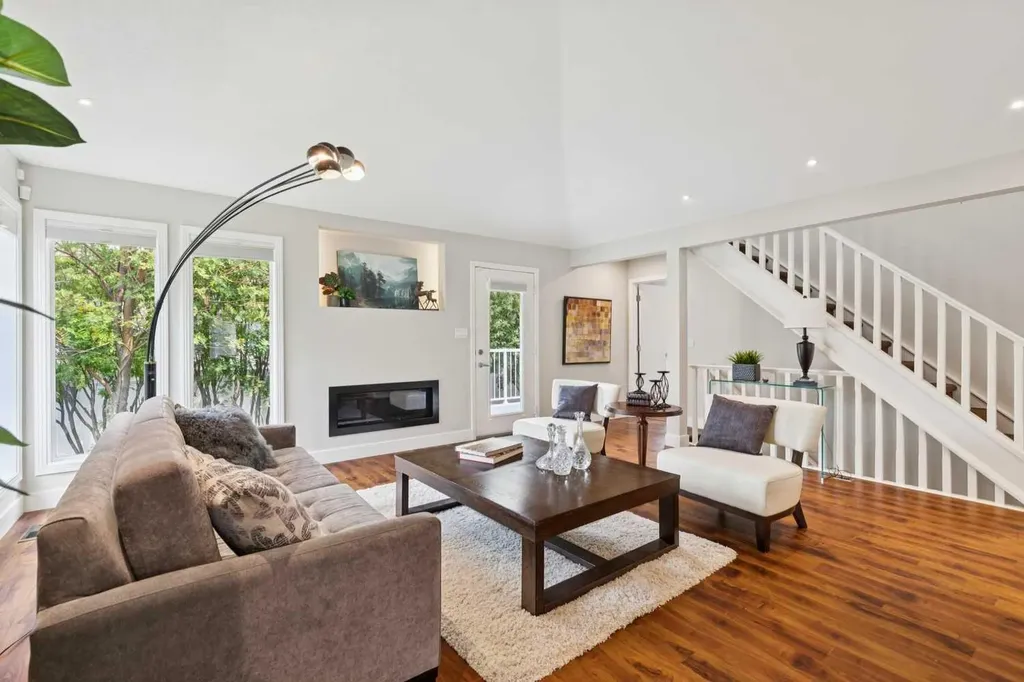 58 Candle Terrace SW Calgary AB T2W 6G7