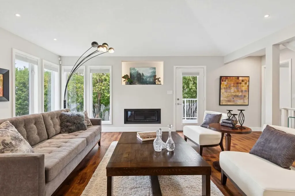 58 Candle Terrace SW Calgary AB T2W 6G7