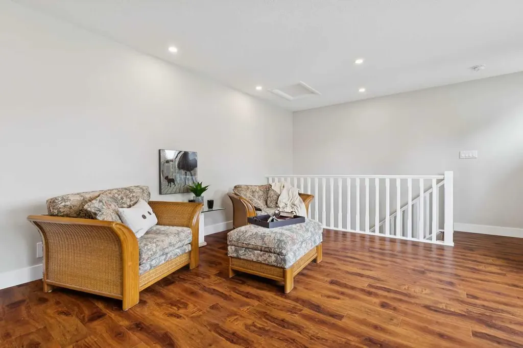 58 Candle Terrace SW Calgary AB T2W 6G7