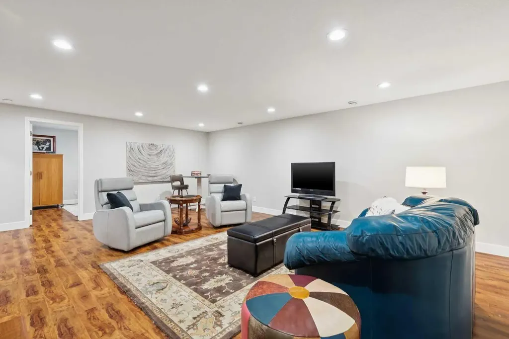 58 Candle Terrace SW Calgary AB T2W 6G7