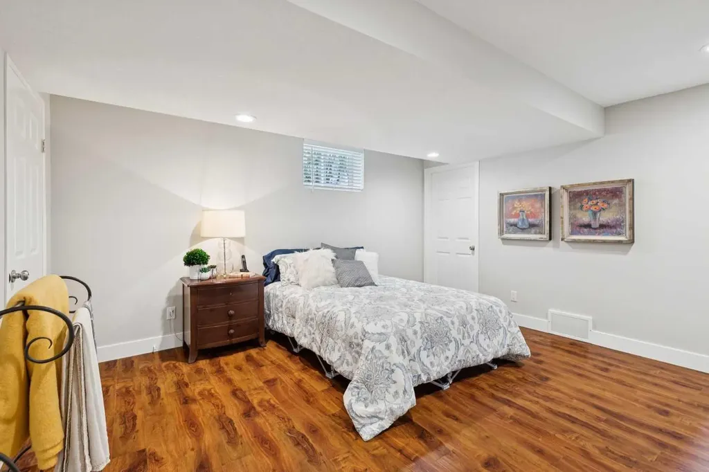 58 Candle Terrace SW Calgary AB T2W 6G7