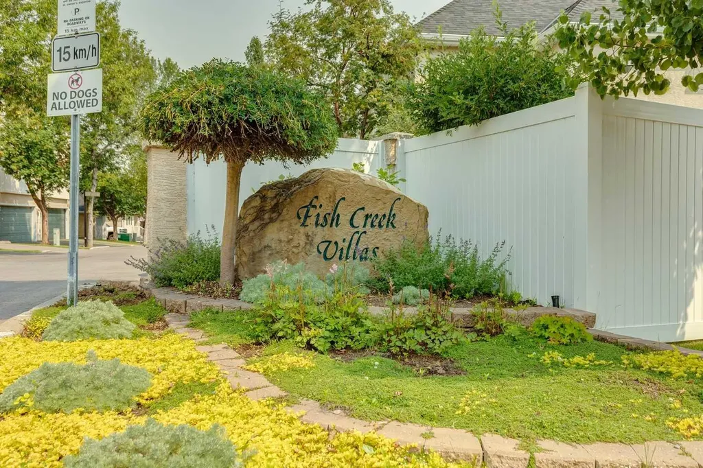 58 Candle Terrace SW Calgary AB T2W 6G7