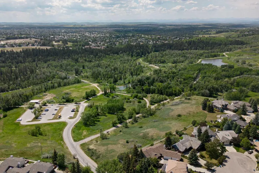 58 Candle Terrace SW Calgary AB T2W 6G7