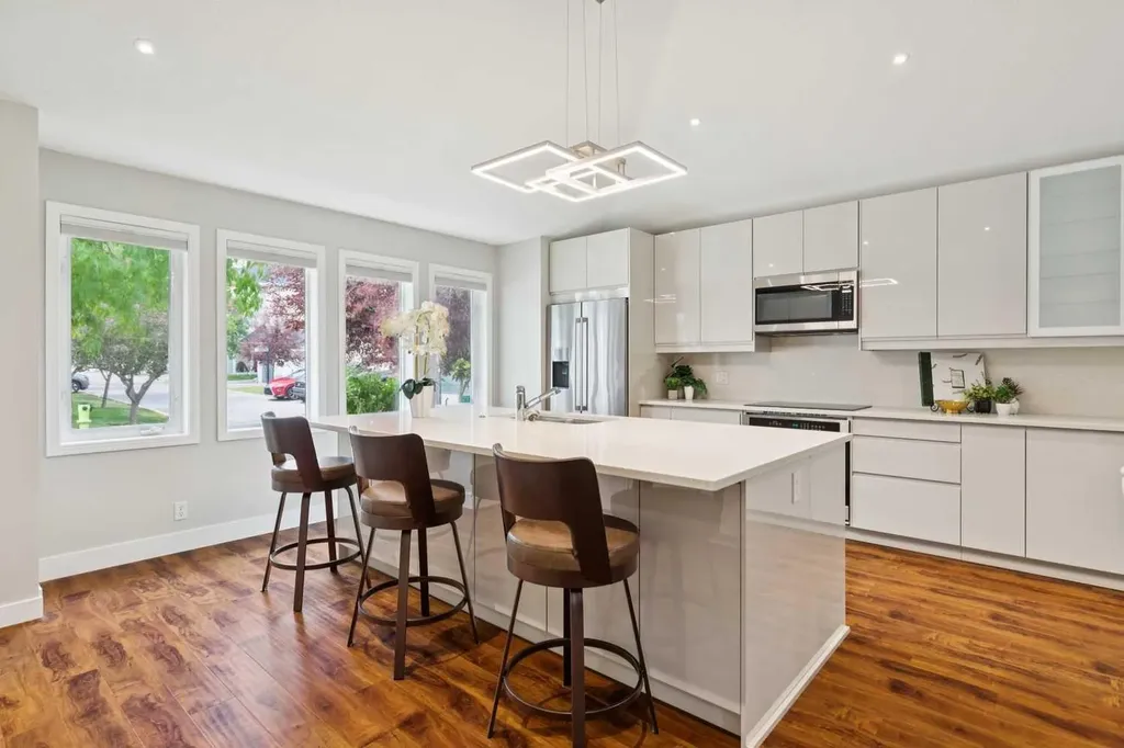 58 Candle Terrace SW Calgary AB T2W 6G7