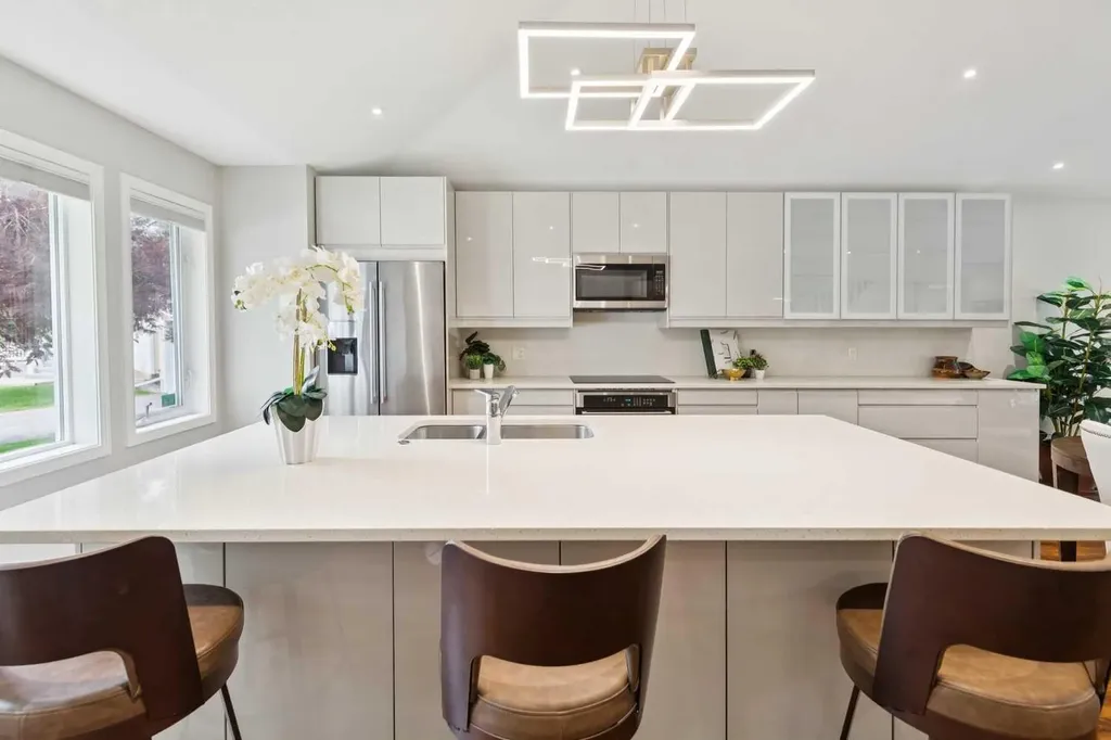 58 Candle Terrace SW Calgary AB T2W 6G7