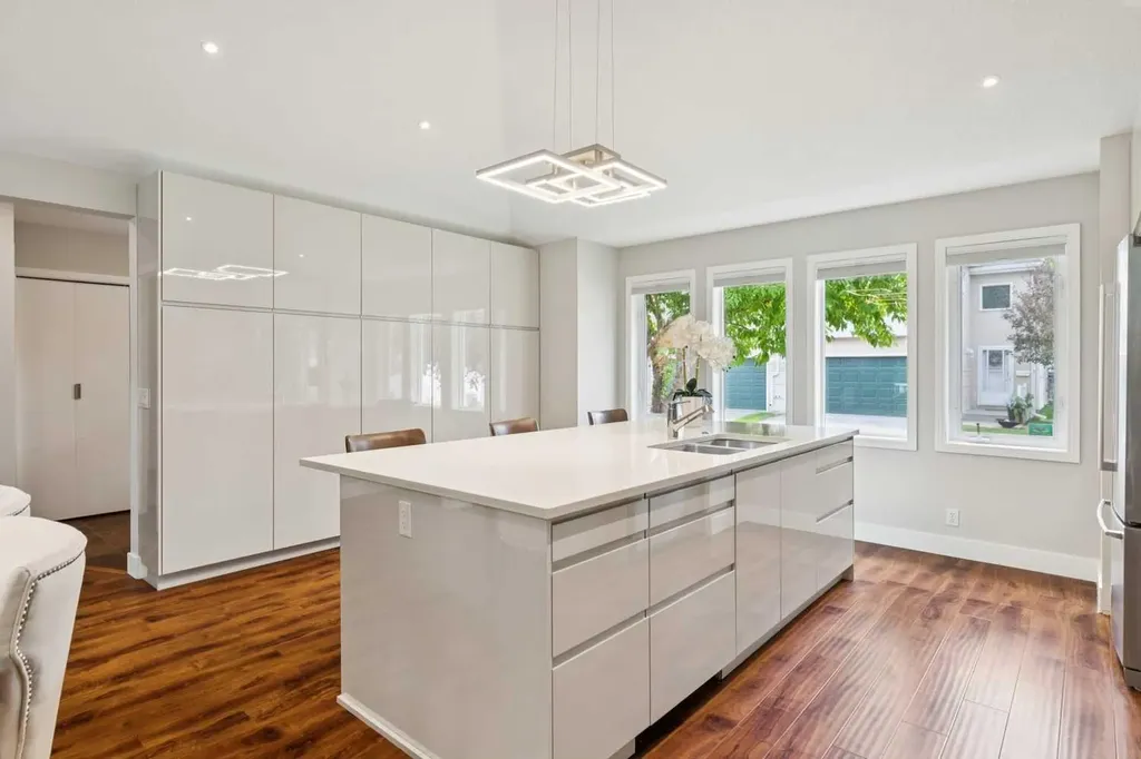 58 Candle Terrace SW Calgary AB T2W 6G7