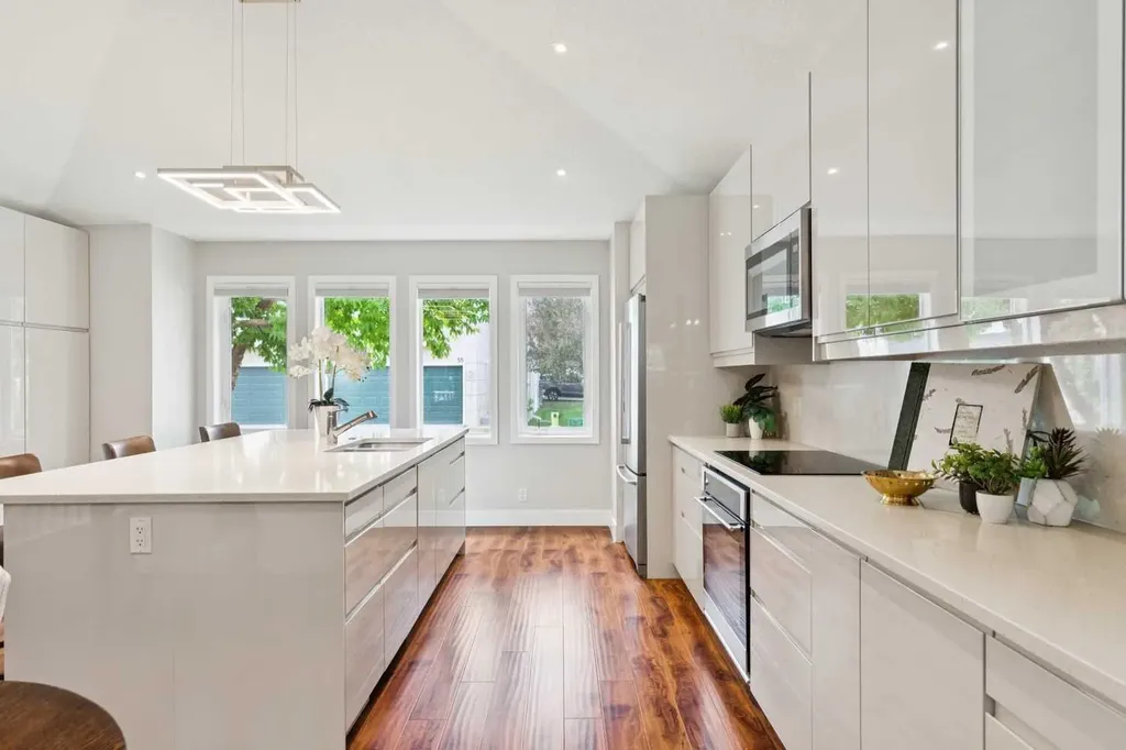 58 Candle Terrace SW Calgary AB T2W 6G7