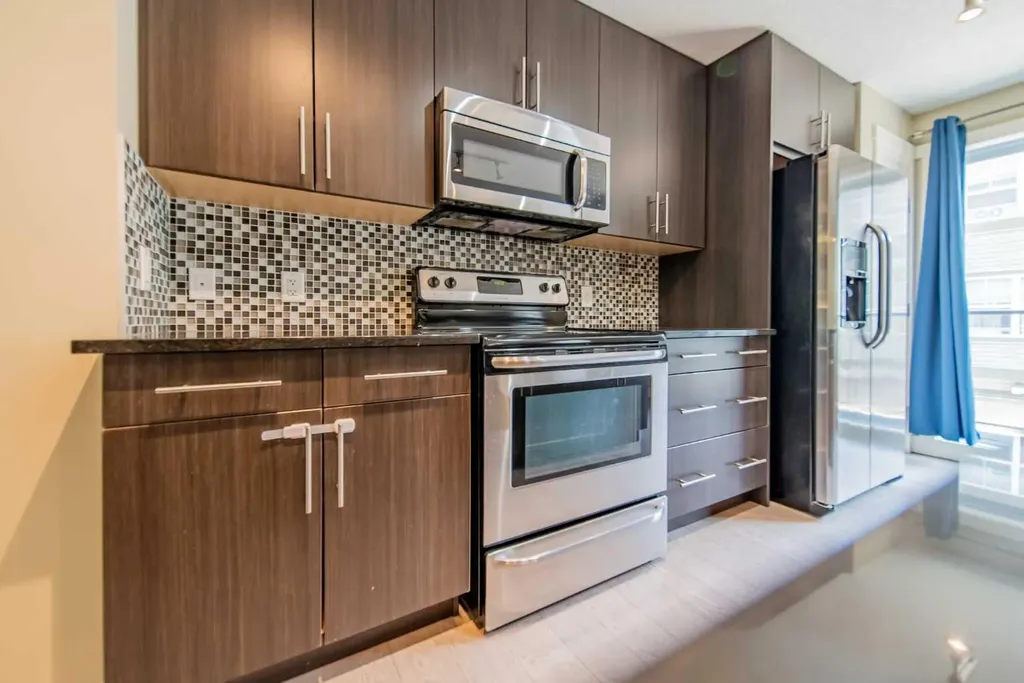 941 Mckenzie Towne Manor SE Calgary AB T2Z 1E1