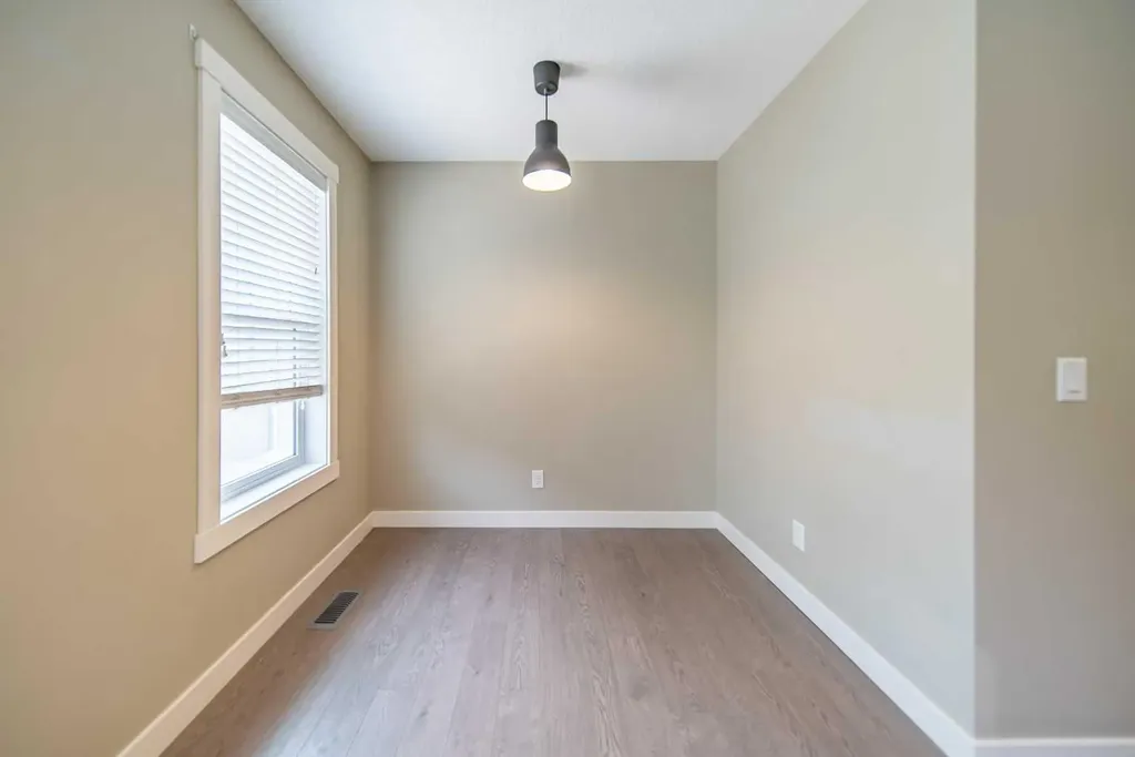 941 Mckenzie Towne Manor SE Calgary AB T2Z 1E1