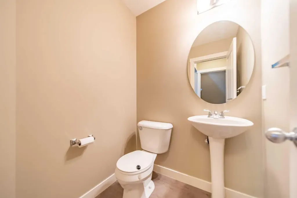 941 Mckenzie Towne Manor SE Calgary AB T2Z 1E1