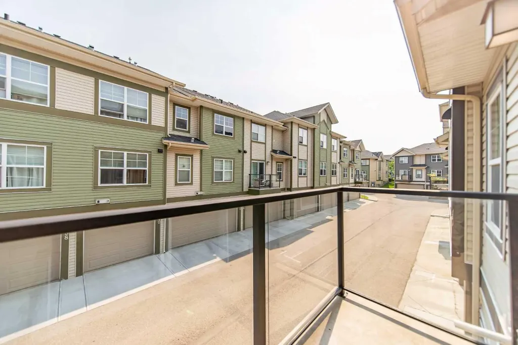941 Mckenzie Towne Manor SE Calgary AB T2Z 1E1