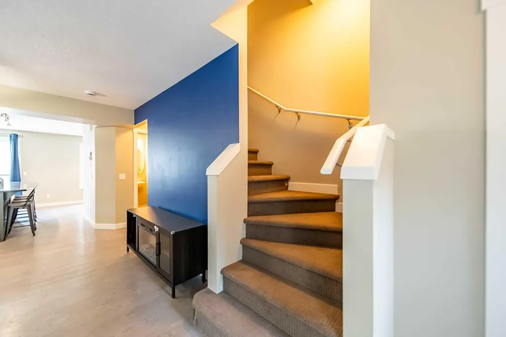 941 Mckenzie Towne Manor SE Calgary AB T2Z 1E1