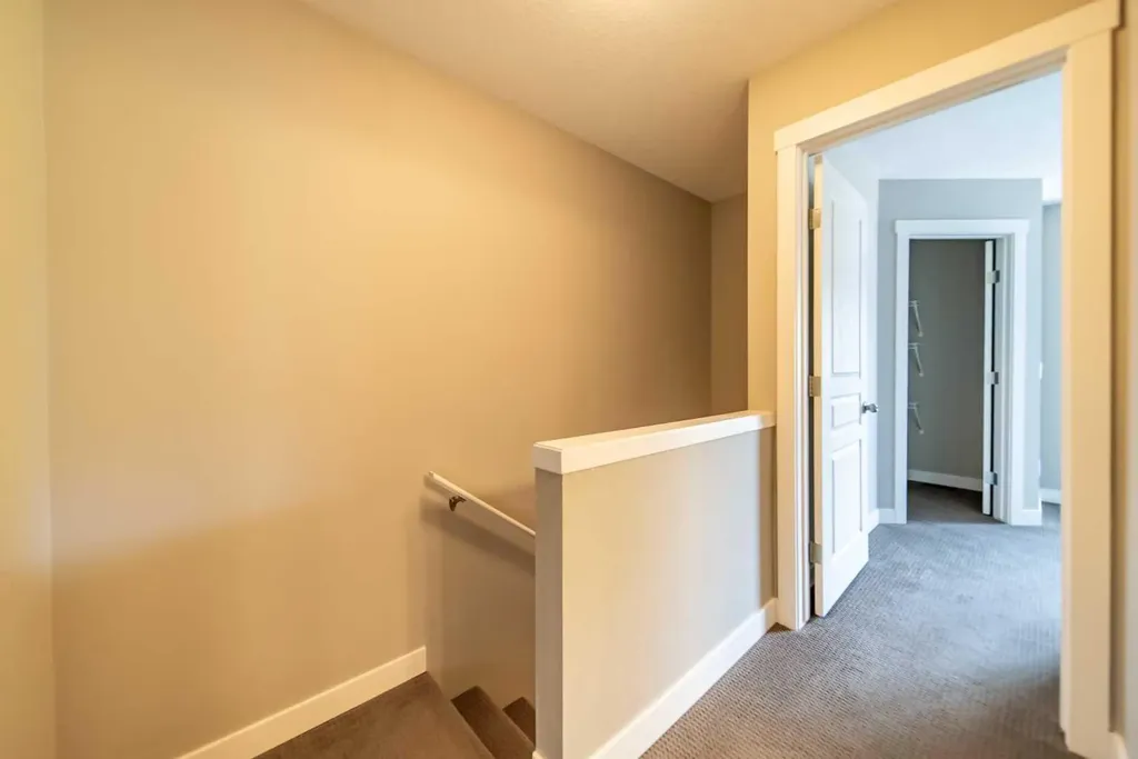 941 Mckenzie Towne Manor SE Calgary AB T2Z 1E1